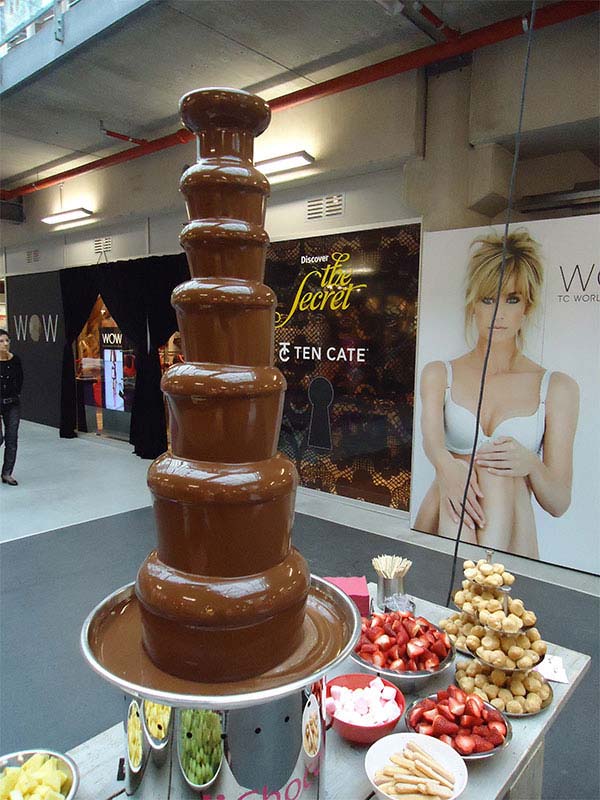 Tijdens de vakbeurs voor Bodyfashion in Amersfoort werden detaillisten getrakteerd op een chocoladebuffet van di Chocolo.