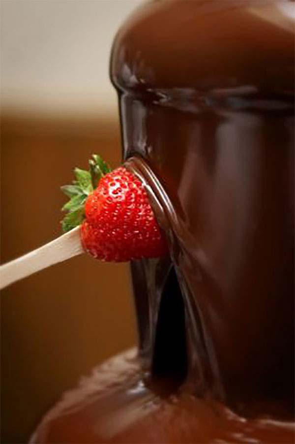 Dé klassieker op elk feest! Verse aardbeien met een heerlijk laagje pure chocolade.